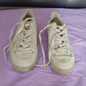 Vert by veja womens size 7 white sneakers